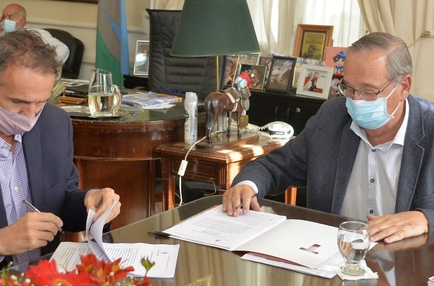 Lunghi y Katopodis firmaron convenio para obras de agua en La Movediza
