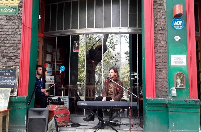 Música marplatense en la vereda: El Argentino prepara “Minirecitales Intermitentes”