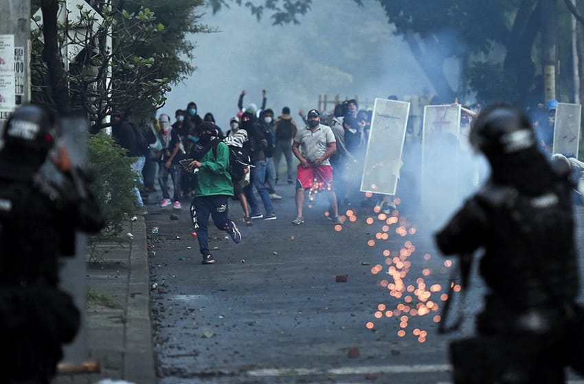 Crisis y represión en Colombia: al menos 19 muertos y 800 heridos