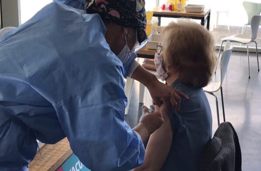 A partir de este sábado, mayores de 70 años podrán ir a vacunarse sin necesidad de un turno