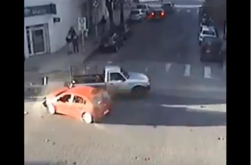 Video: iba en contramano por Luro y chocó