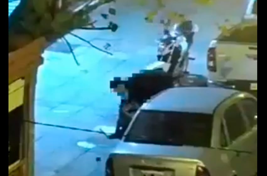 Video: lo atrapan cuando intentaba abrír un vehículo
