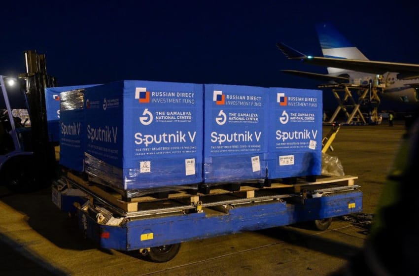 Llegó un nuevo vuelo de Aerolíneas Argentinas con 500 mil dosis de vacunas Sputnik V