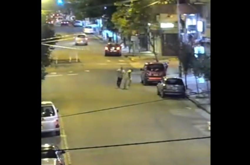 Video de salvaje pelea: "Trapitos" a las piñas en plena calle