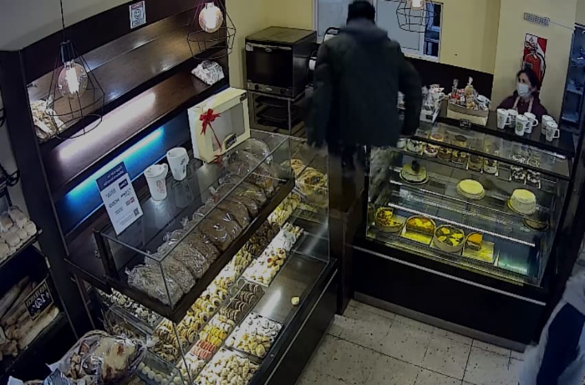 Video: asaltaron una panadería en el centro