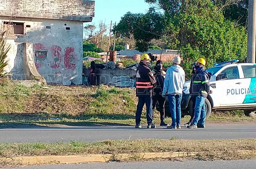 Desalojo en "Villa Joyosa": reubican a 20 personas que vivían en el edificio abandonado