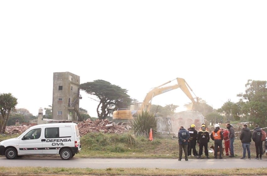 Distintas áreas municipales intervinieron en la demolición de "Villa Joyosa"