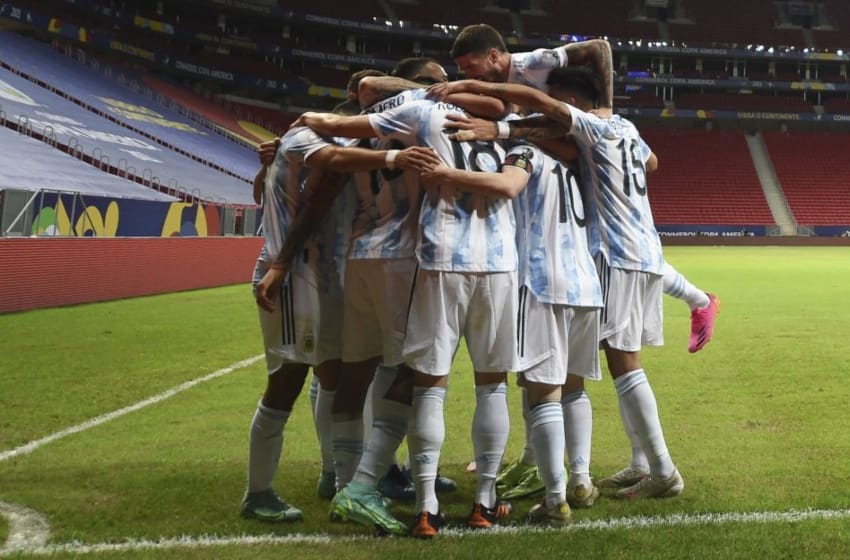 Argentina defiende el primer puesto ante la eliminada Bolivia