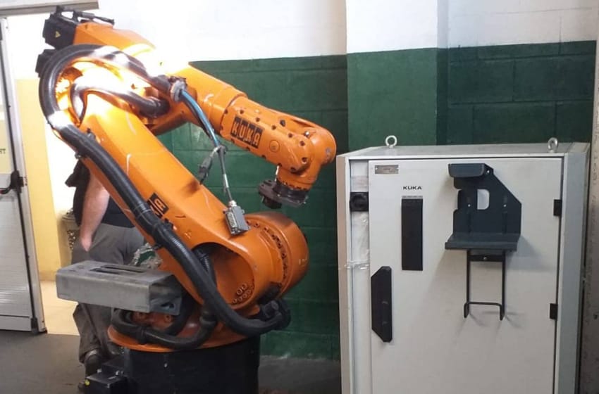 Donan un brazo robótico a un instituto de formación de Mar del Plata