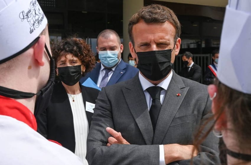 Emmanuel Macron recibió un “huevazo” durante una visita a una feria gastronómica en Lyon