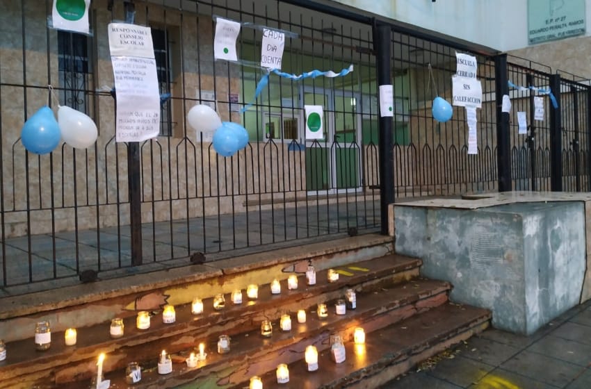 Vigilia y denuncia en las escuelas que no abrirán este lunes en Mar del Plata