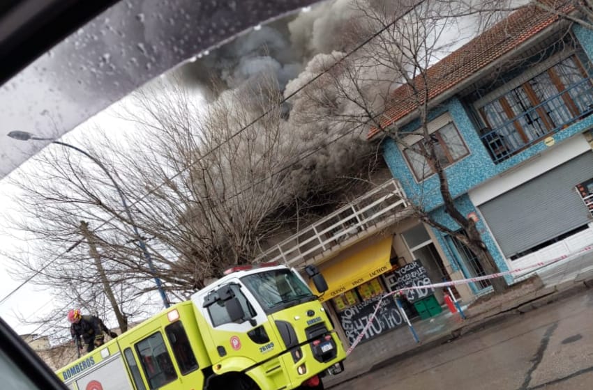 Voraz incendio en una vivienda del barrio Bernardino Rivadavia
