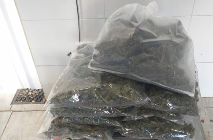 Cayeron dos prófugos de una entradera y encontraron más de un kilo de marihuana