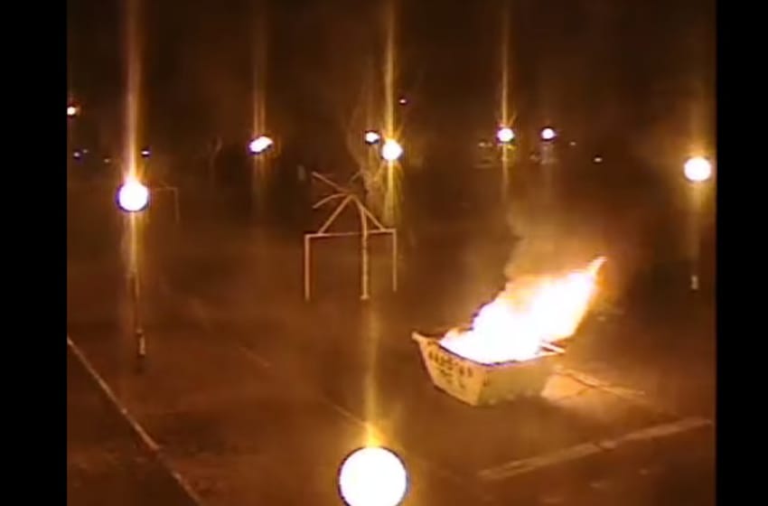 Un pirómano suelto en Plaza Mitre: incendió un contenedor 
