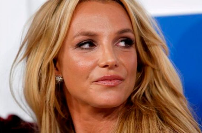 Britney Spears anuncia que abandona los escenarios hasta que recupere el control de su carrera