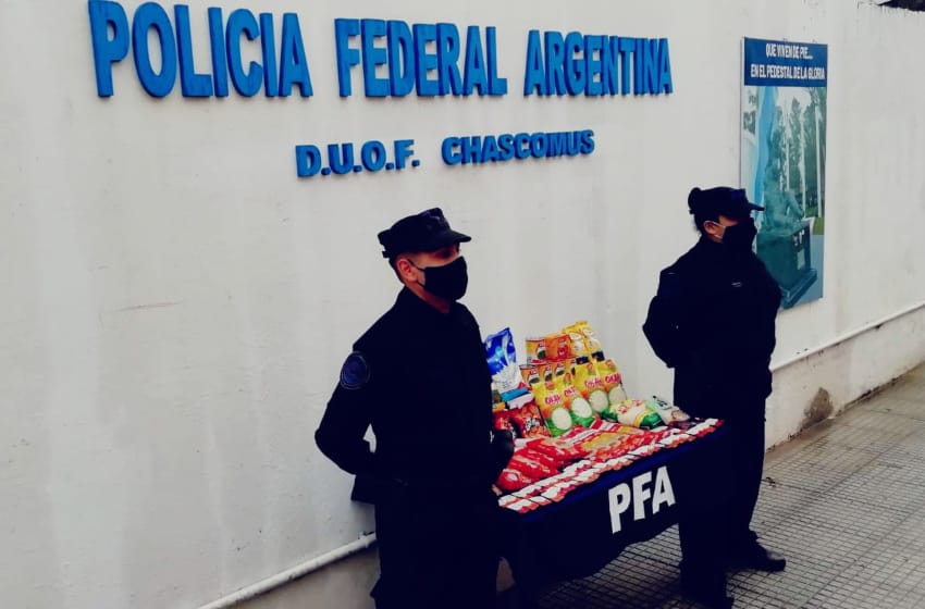 Policía Federal de Chascomús entregó alimentos al comedor y merendero “Padre Mujica”