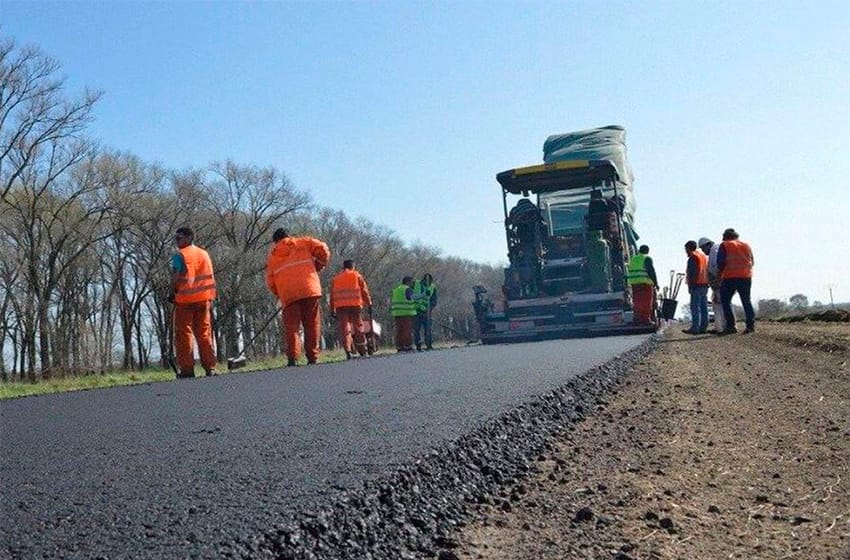 La provincia de Buenos Aires firmó contratos para obras viales por 6.400 millones de pesos