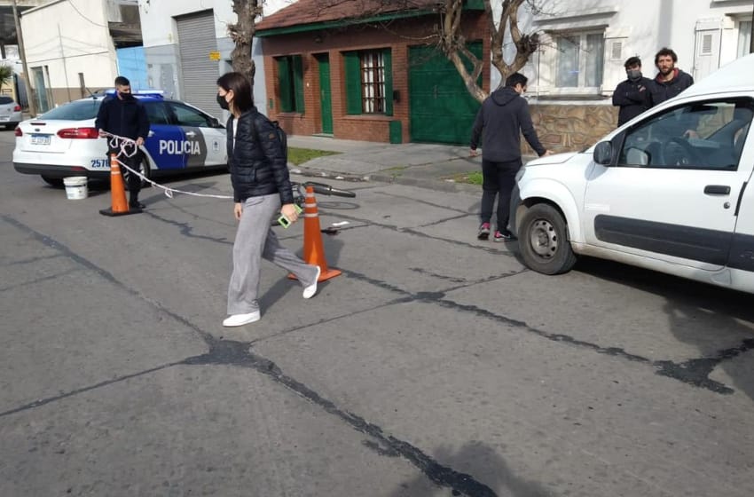 Una camioneta del Correo Argentino chocó a un ciclista