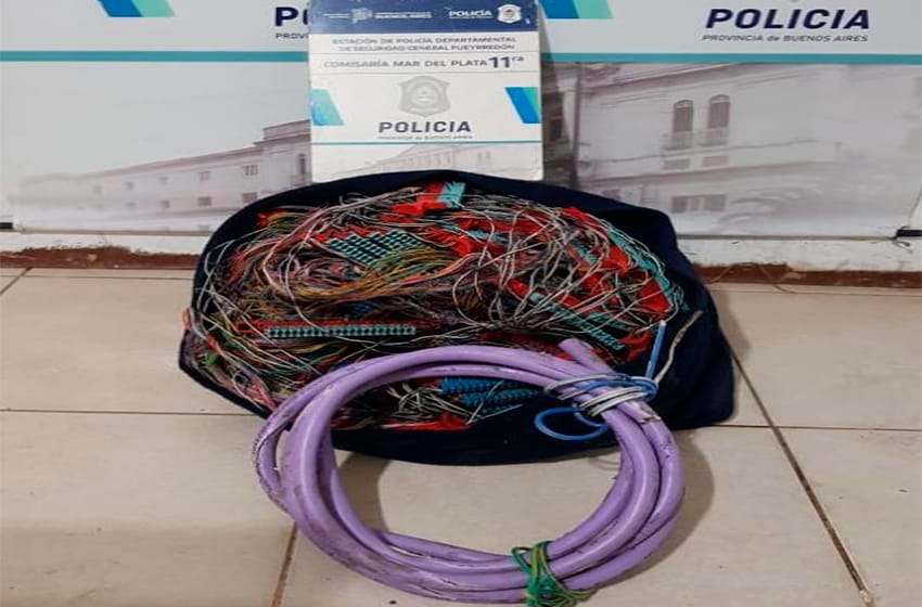 Lo engancharon robando cables en el barrio José Hernández