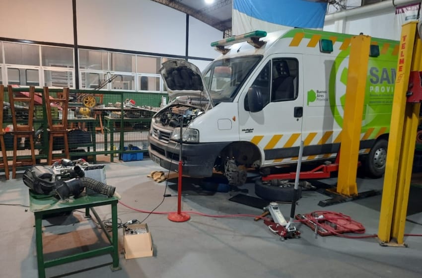 Centro de formación de Mar del Plata reparó voluntariamente ambulancias del HIGA