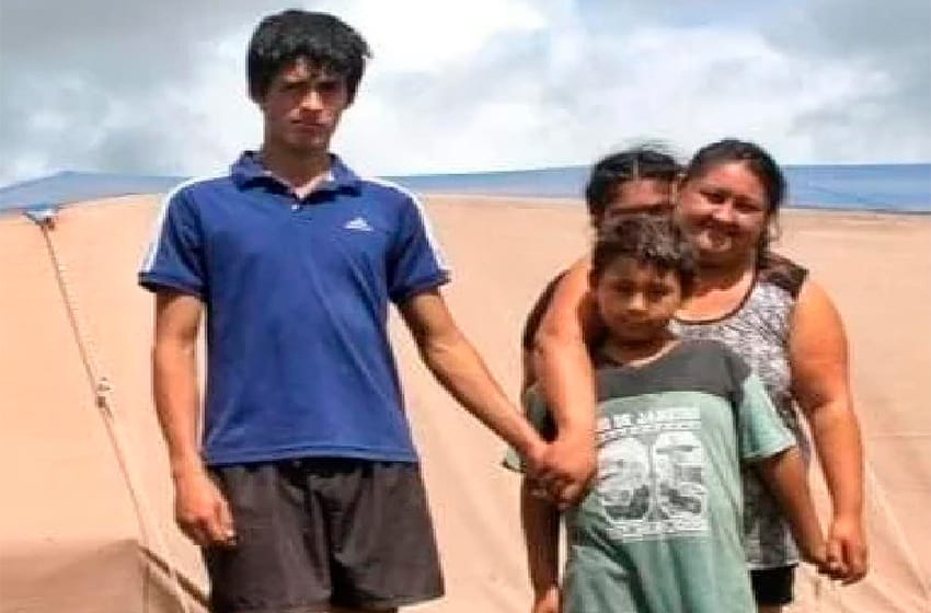 Construirán techo a una familia de Mar del Plata que vive en una carpa tras perder todo en un robo: cómo ayudar