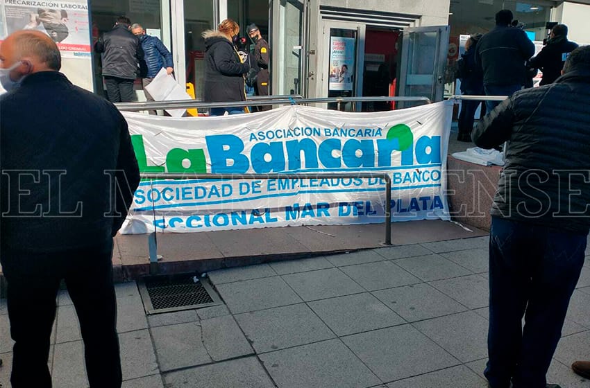 La Bancaria alerta que el Santander podría cerrar sucursales en Mar del Plata