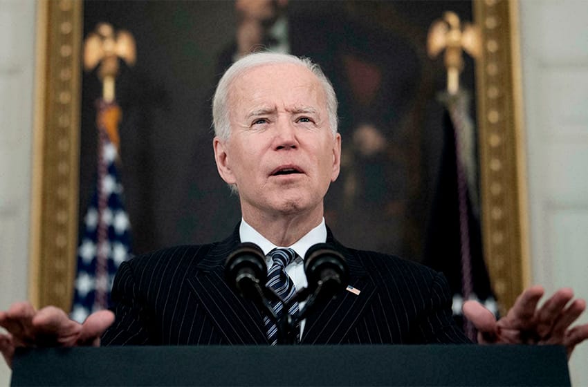 Joe Biden le pidió a Vladimir Putin que retire las tropas de Ucrania o sufrirá “costos severos”