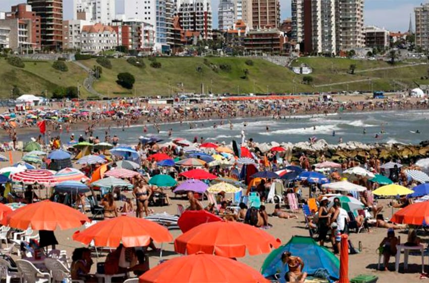 Mar del Plata: suben los contagios, pero se espera un enero con "ocupación completa"