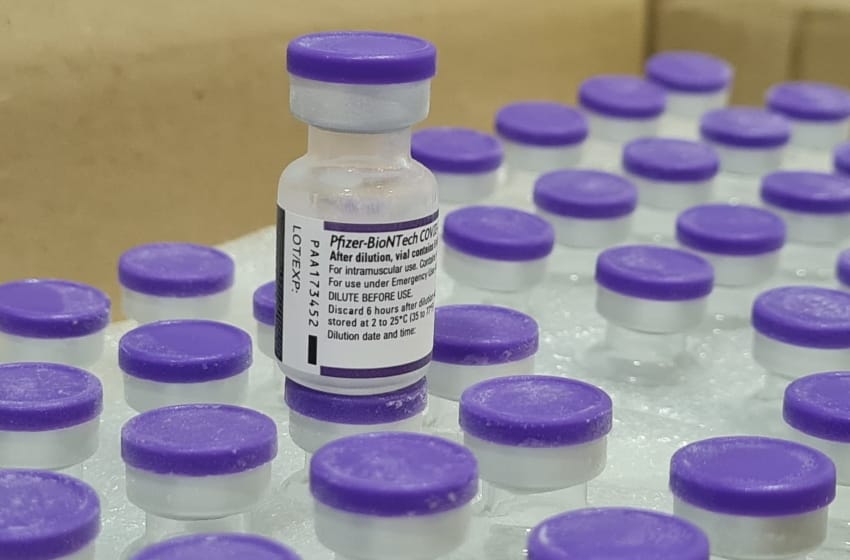 Sigue la vacunación en la ciudad: llegaron casi 14 mil dosis de Pfizer