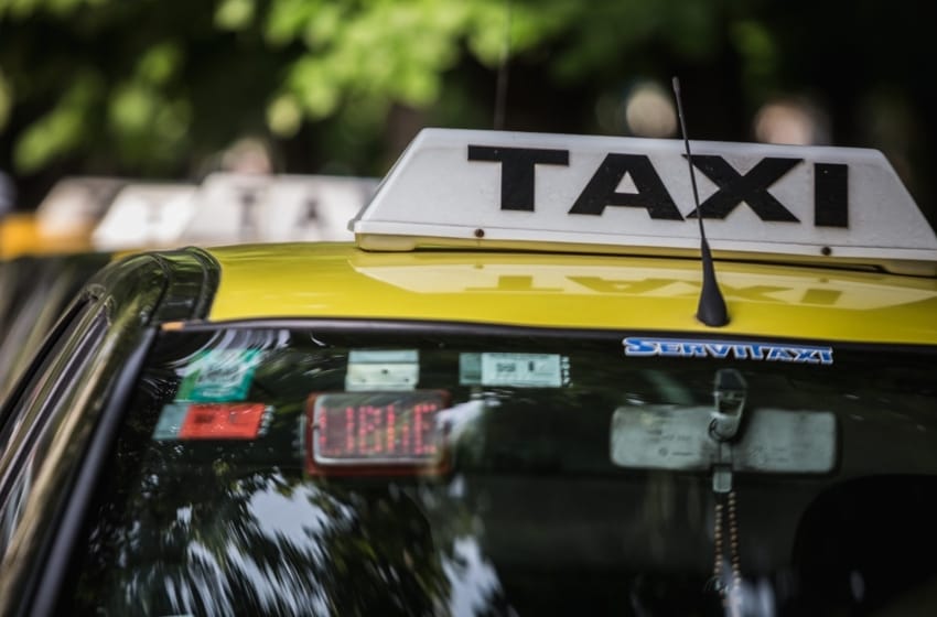 Taxistas piden un aumento desdoblado de 66% en la tarifa