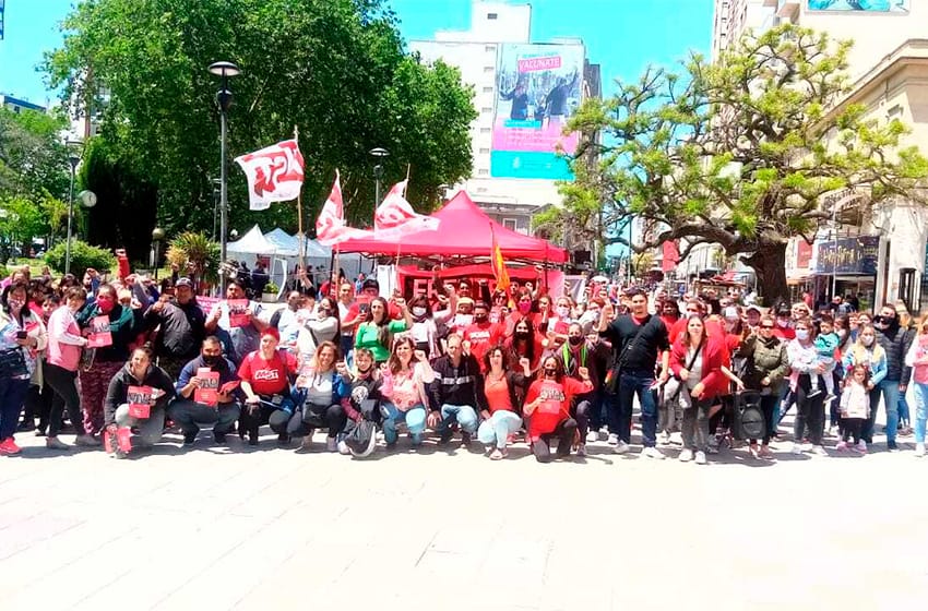 El Frente de Izquierda cerró la campaña electoral con una recorrida por la peatonal San Martín