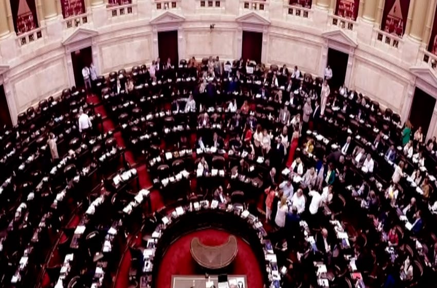 Tras 20 horas de debate, el nuevo congreso no pudo aprobar el Presupuesto 2022