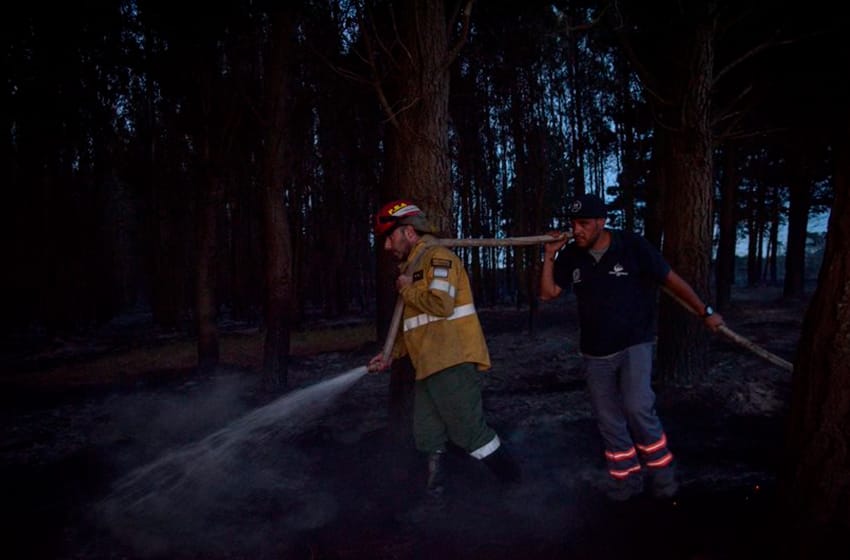El incendio localizado en la provincia de Neuquén se mantiene controlado
