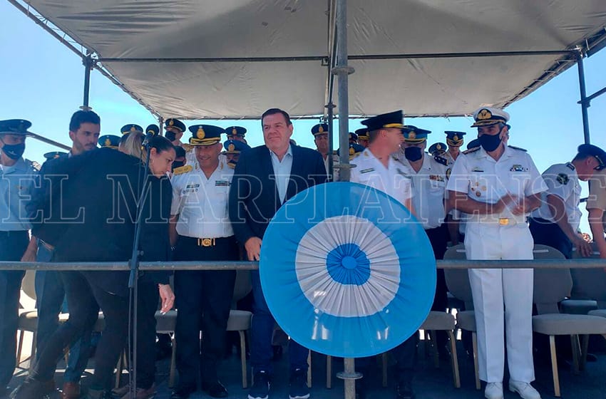 La policía celebró el bicentenario de su creación con un acto y desfile en Playa Grande