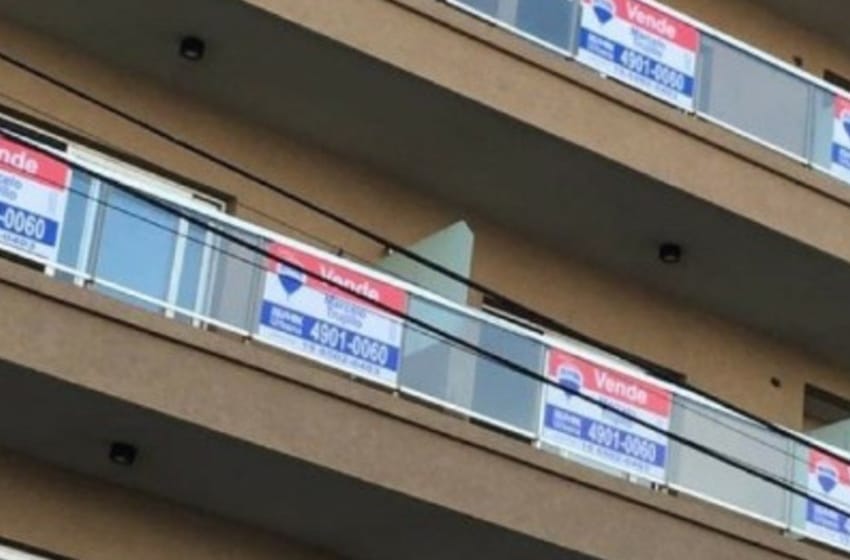Franquicias inmobiliarias: "Será multado el propietario por poner un cartel en el frente de su vivienda"