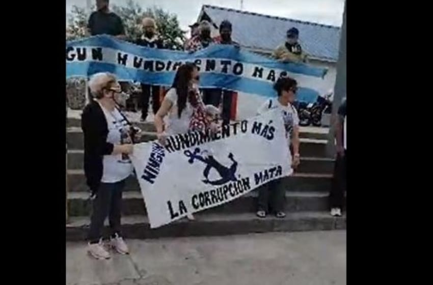 "Ningún hundimiento más": familiares del Repunte reclamaron justicia en el Puerto