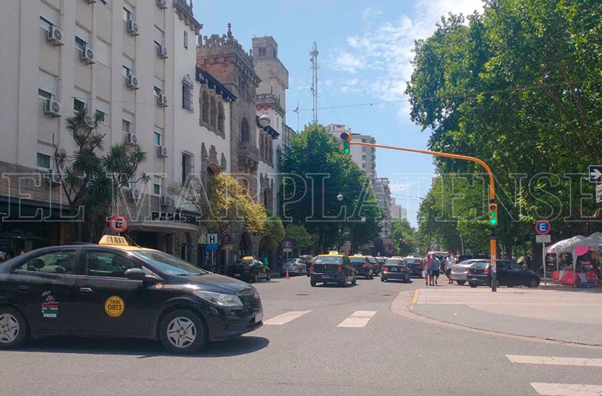 Corte y protesta de taxistas: se trasladaron hacia el Palacio Municipal
