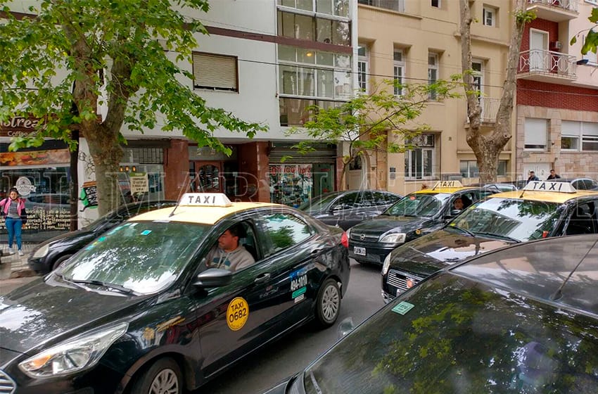 Conflicto entre taxistas y el Municipio: desde el Sindicato de Peones le marcan la cancha a Montenegro