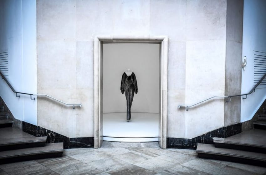 Las creaciones de Yves Saint Laurent entran en las colecciones de seis museos parisinos