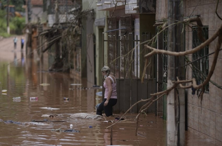 Fuertes lluvias dejan 10 muertos y miles de damnificados en Brasil