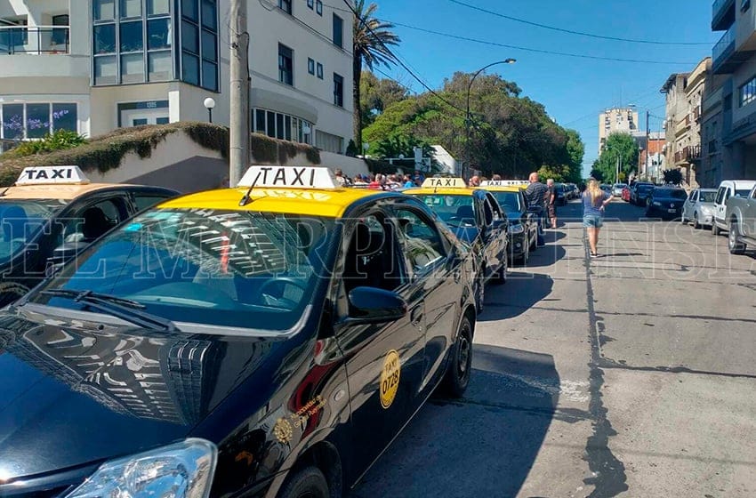 Taxistas autoconvocados denuncian que "Bonifatti quiere una Gestapo de los taxis"
