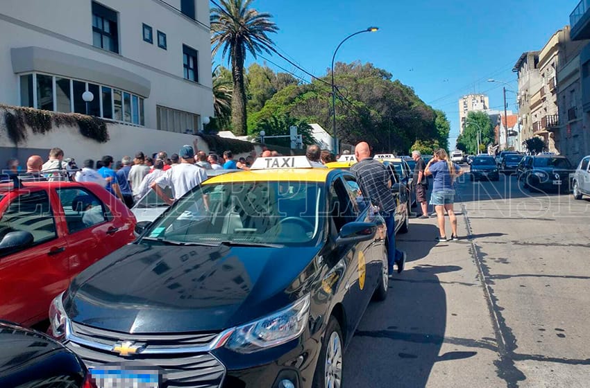 "Montenegro debe dar marcha atrás con las imposiciones a los taxistas y ponerse a gestionar"