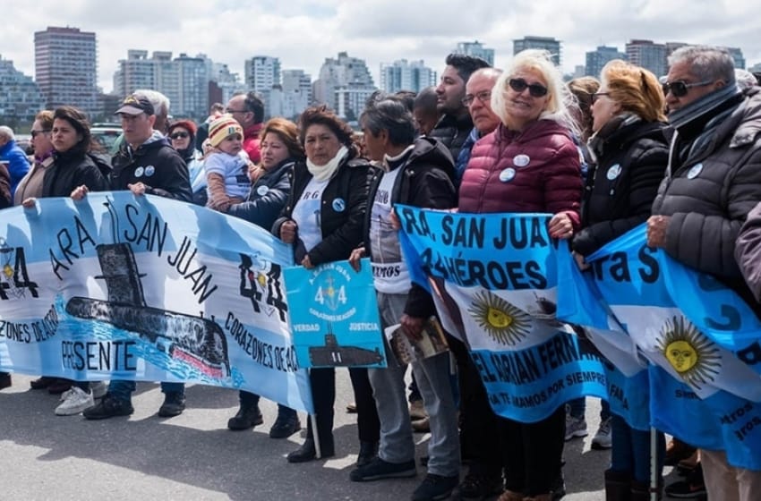 Ara San Juan: familiares piden que la Justicia impida la salida del país de Macri