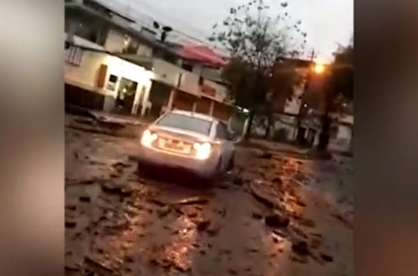 Fuertes lluvias en Quito provocan un aluvión que deja más de 20 personas muertas y daños materiales