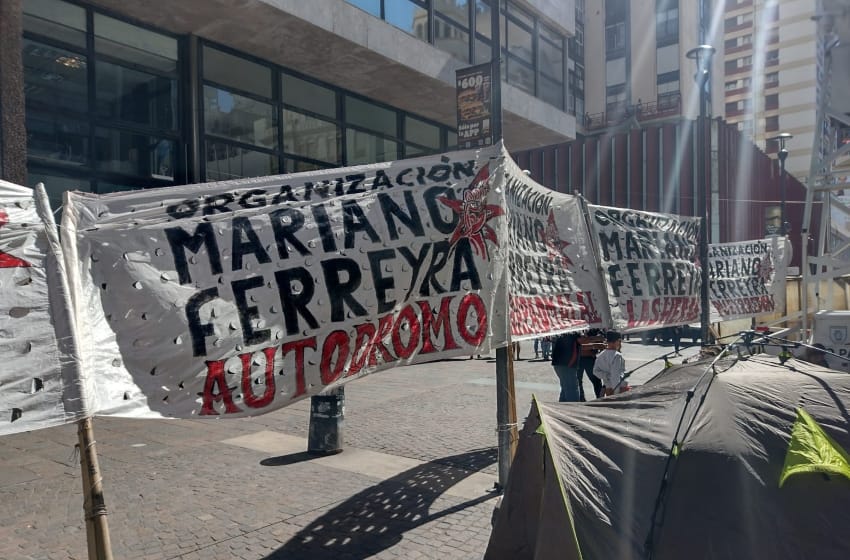 Tras un acuerdo, la "Mariano Ferreyra" levantó el reclamo en la Peatonal