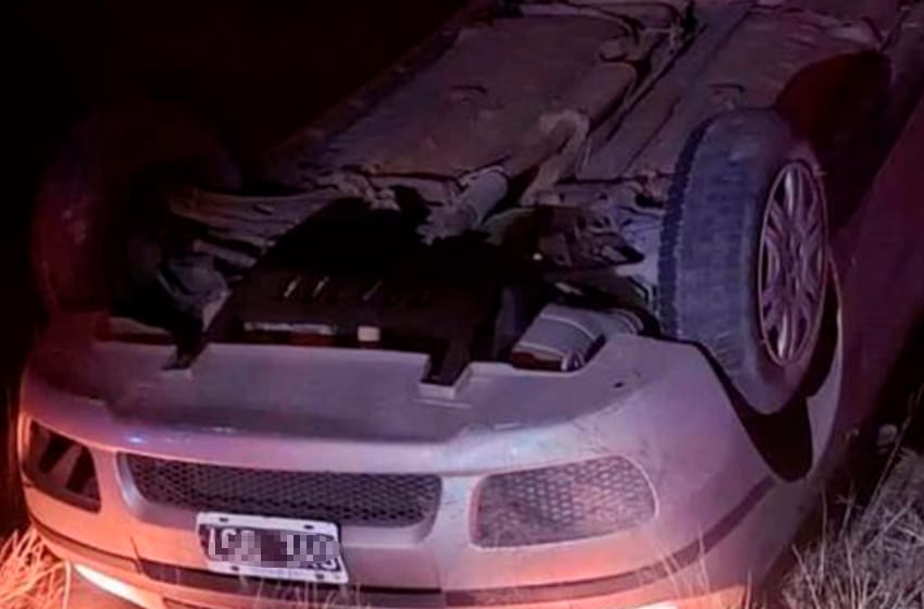 Bahía Blanca: subió con 14 amigos a un Fiat Siena, manejó alcoholizado y volcó