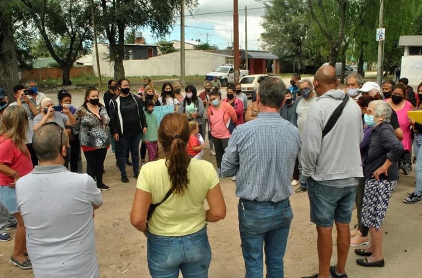 Apuntan a Montenegro en el reclamo vecinal por la sala de salud del barrio Belgrano