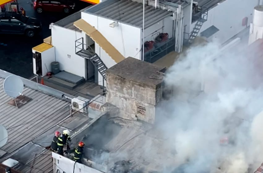 Tensión por un incendio a metros de una estación de servicio
