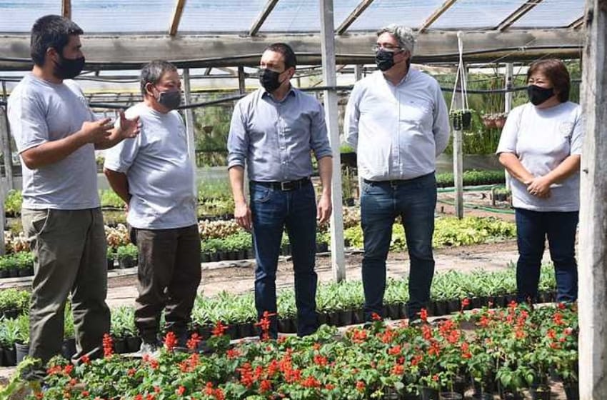 Rodríguez recorrió producciones hortícolas y florícolas de Florencio Varela