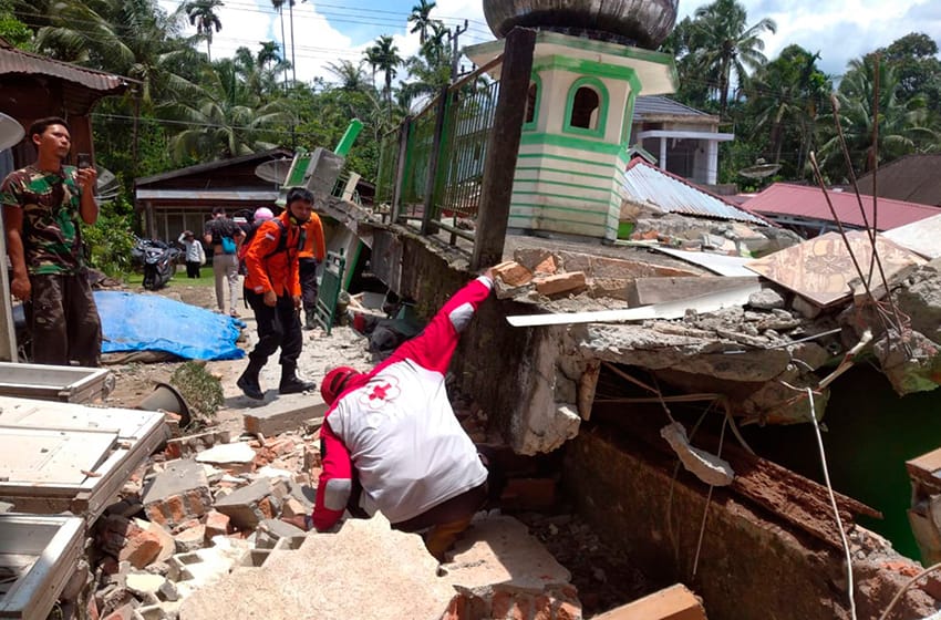 Terremoto sacude a isla de Sumatra y deja 7 muertos y 85 heridos